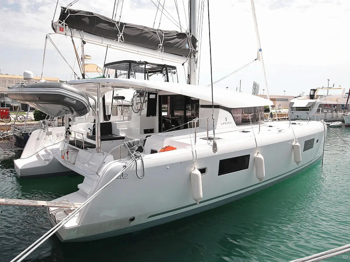 Lagoon 42 