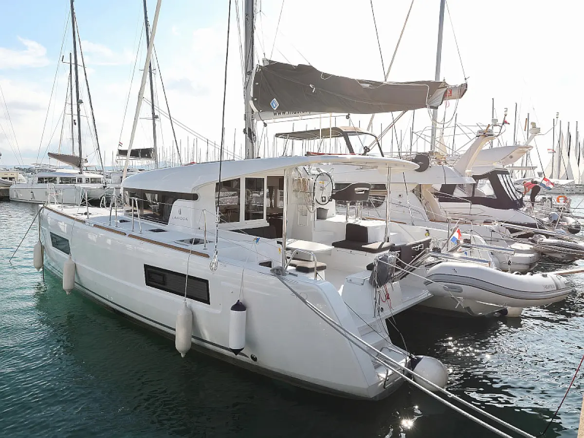 Lagoon 40 (2)