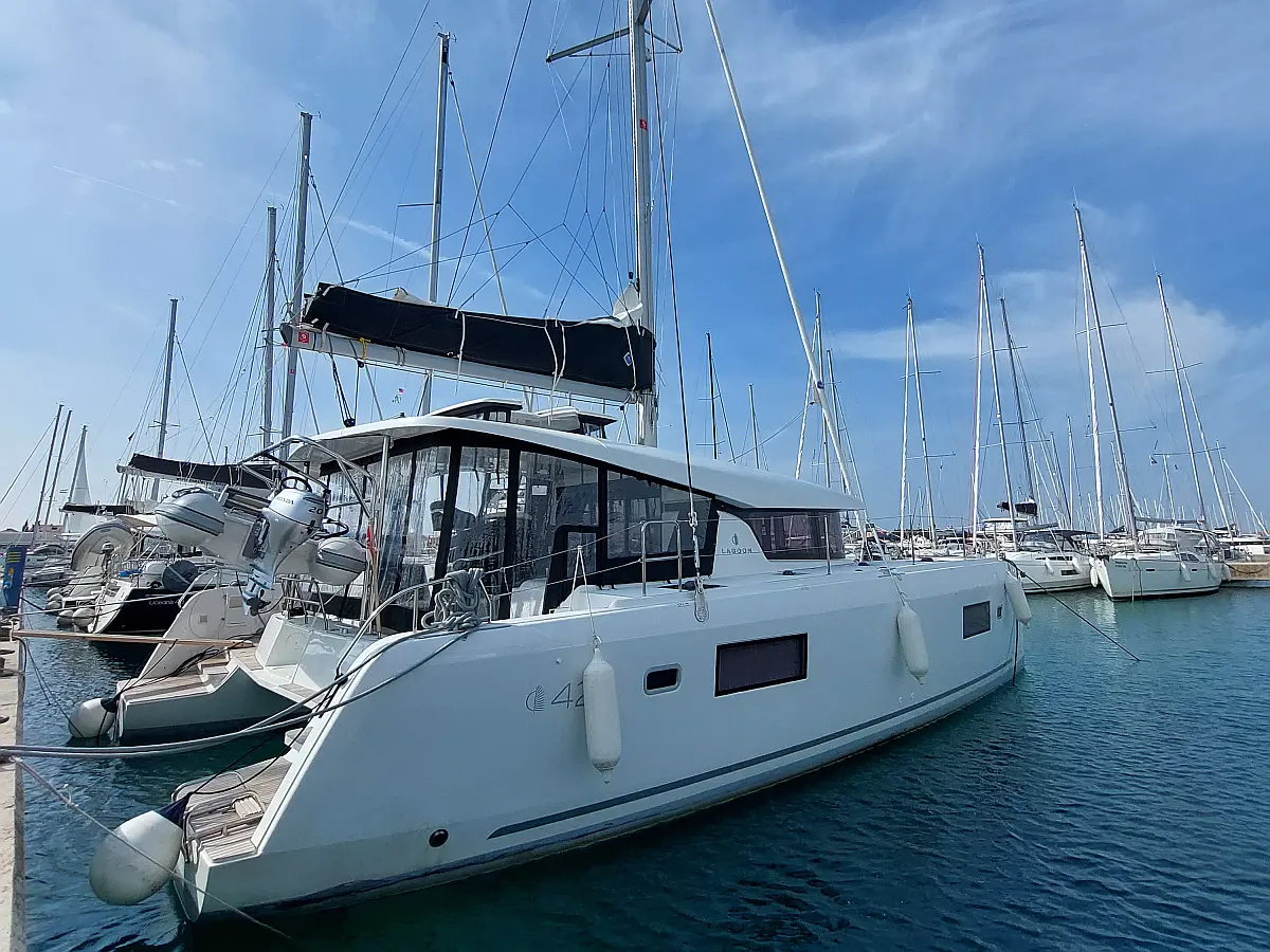 Lagoon 42 