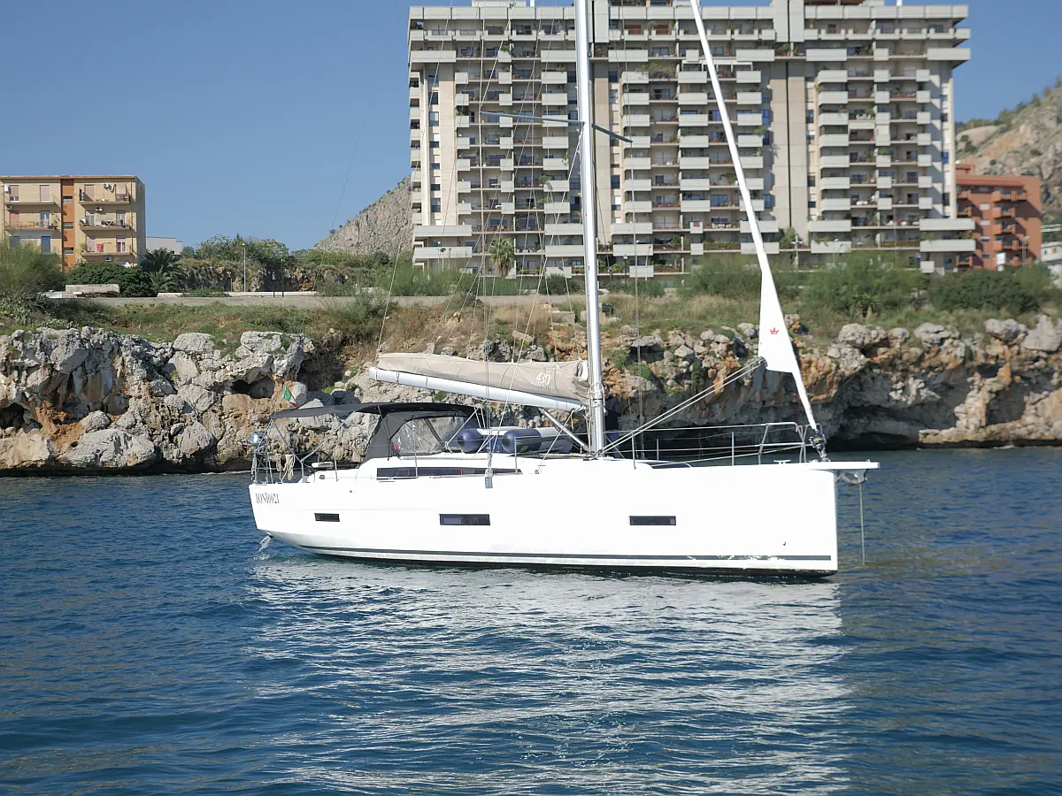 Dufour 430