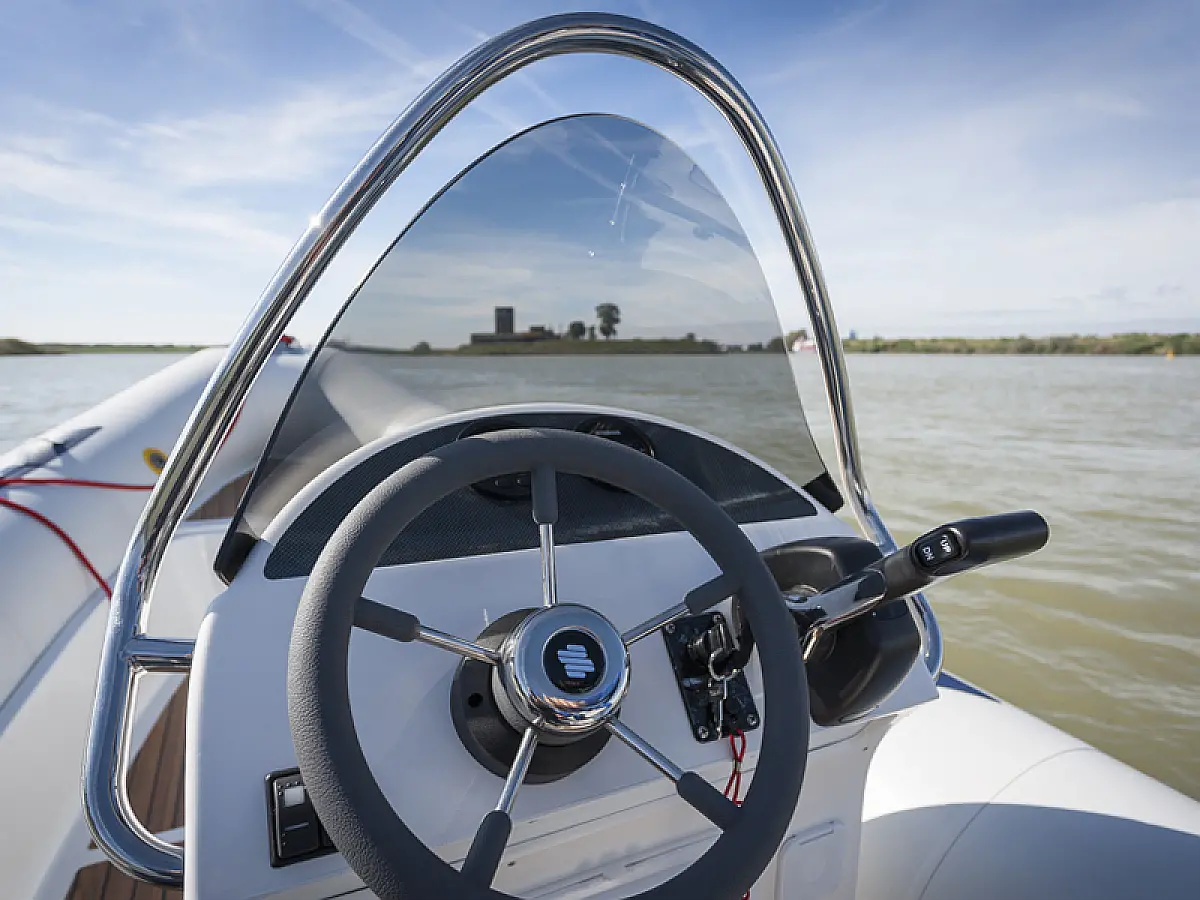 Vanguard DR-560 - Sailway Siete  - [Internal image]