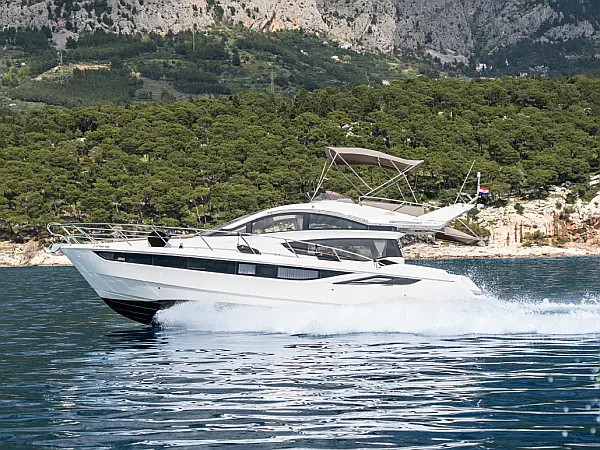 Galeon 430 Skydeck