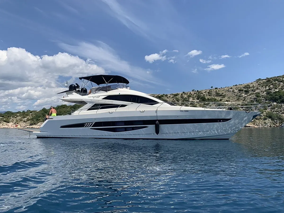 Galeon 700 Skydeck