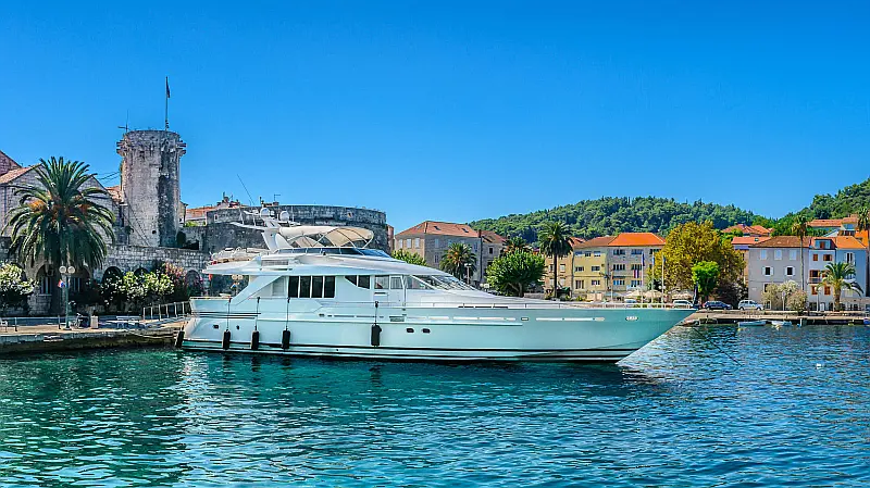 Sailing and motorboat routes in Croatia